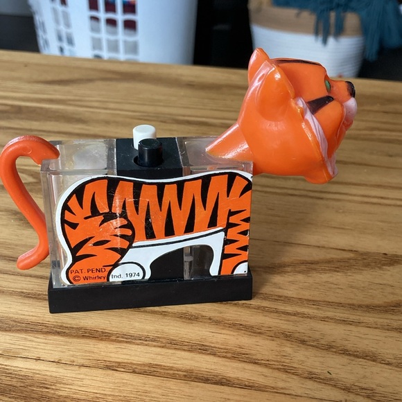 Vintage whirley ind Tiger Salt & Pepper shaker - Picture 2 of 5